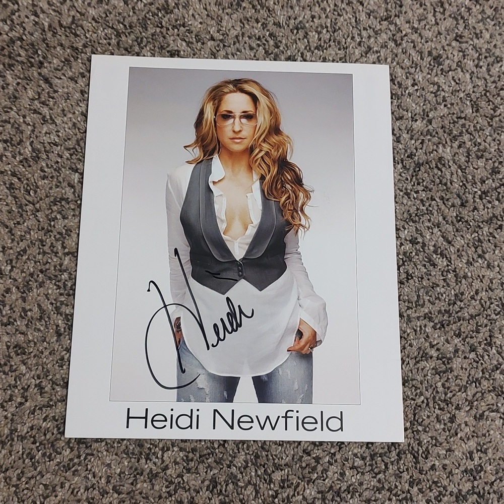 Heidi Newfield Signed Autograph Photo